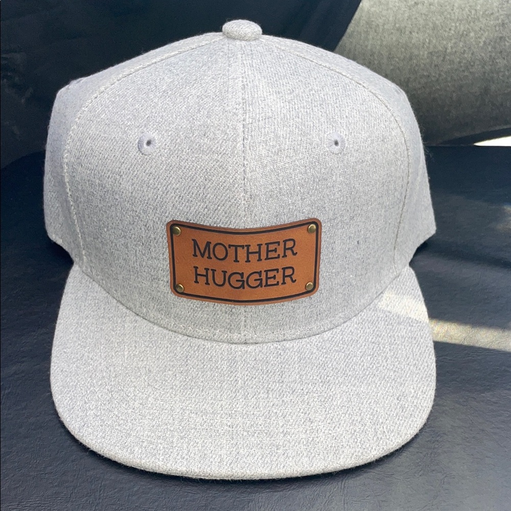 MOTHER HUGGER kids Hat in Light Gray